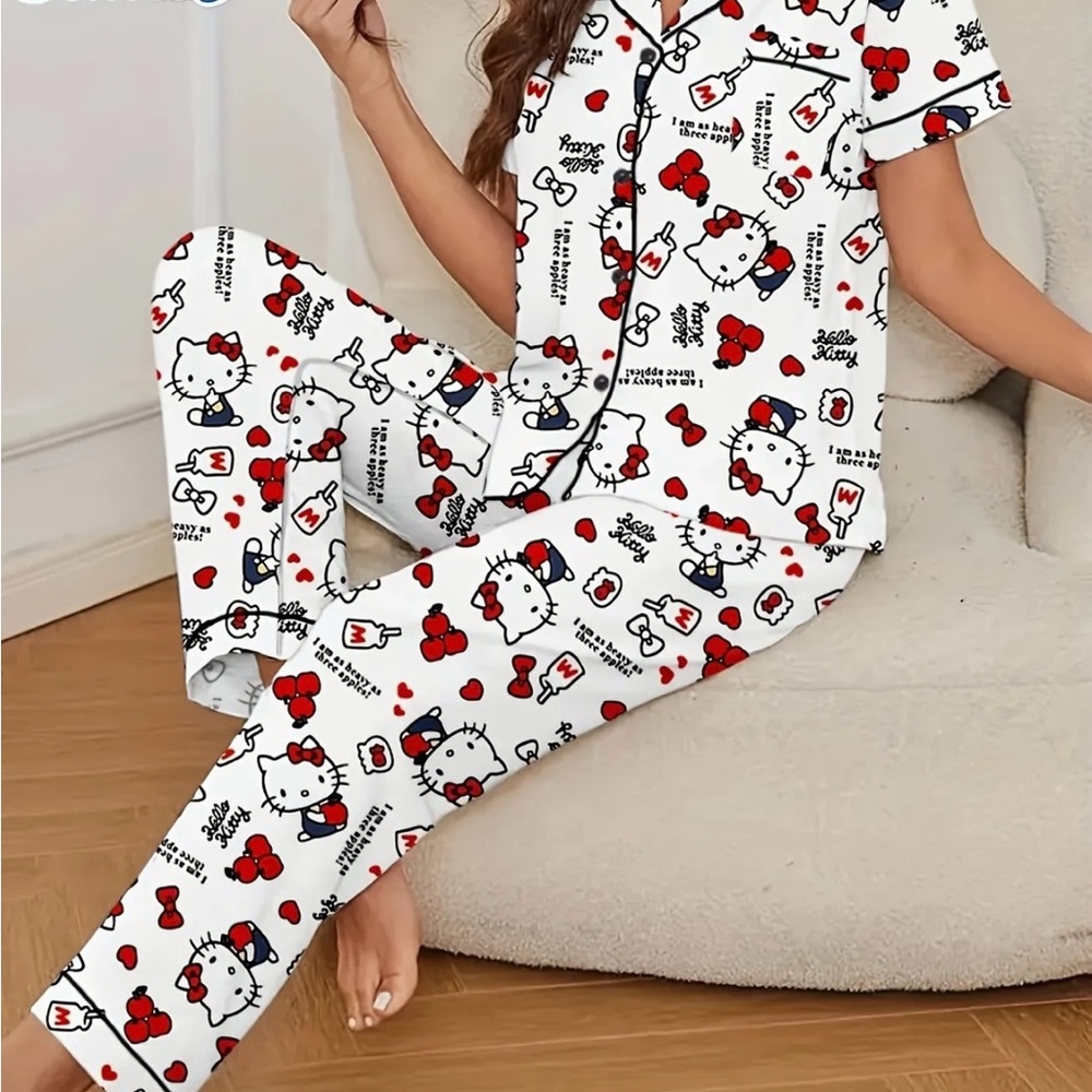Hello Kitty pajama set. Size M, suitable for women and juniors alike. Brand new